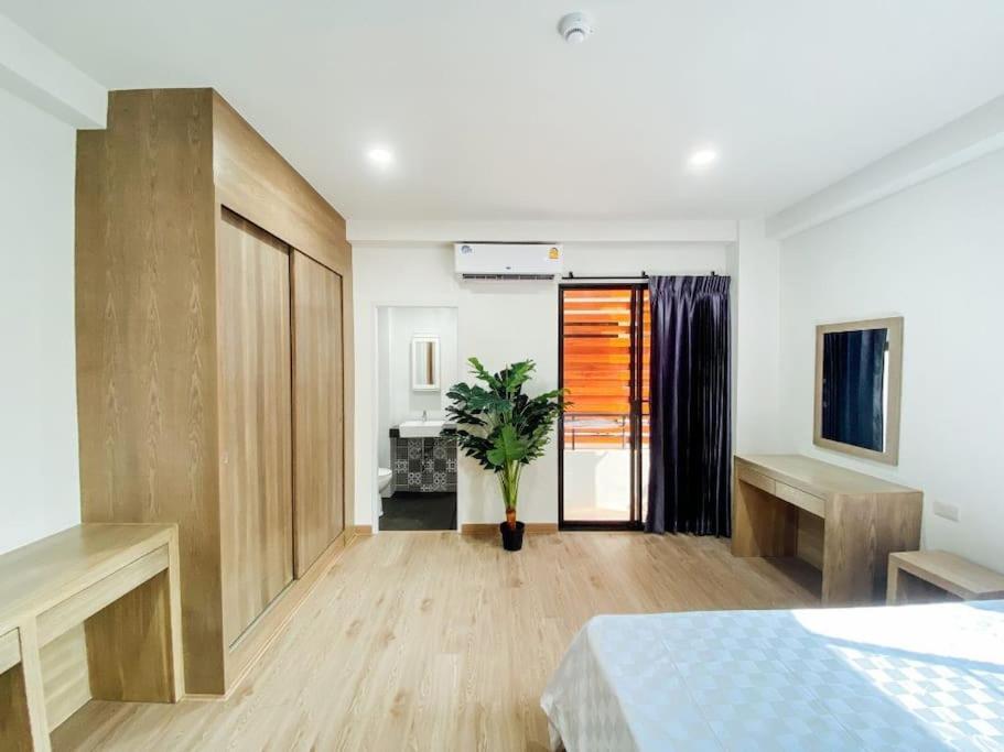 Gp House Apartment - Private Room Sukhumvit Bts Onnut Bangkok Bagian luar foto