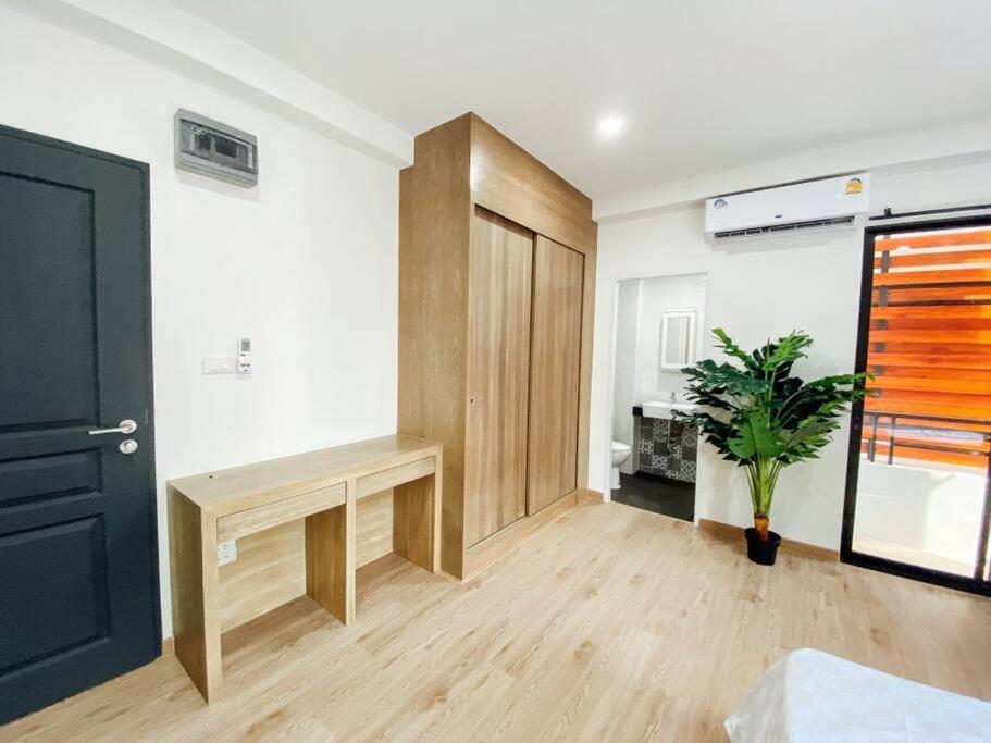 Gp House Apartment - Private Room Sukhumvit Bts Onnut Bangkok Bagian luar foto